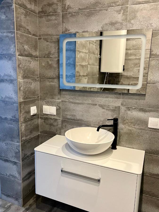 4 Rooms Apartment With A View Of The Dnieper River Kiev Buitenkant foto
